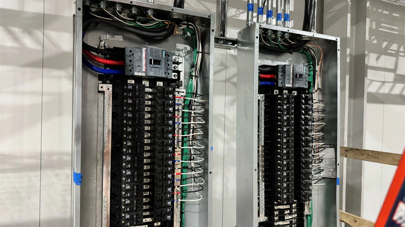 Panelboard terminations on a plant fit-out